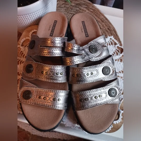 Clarks Collection Slide Sandals Womens 6M EUC Metallic Velcro Soft Cushion - Picture 6 of 11